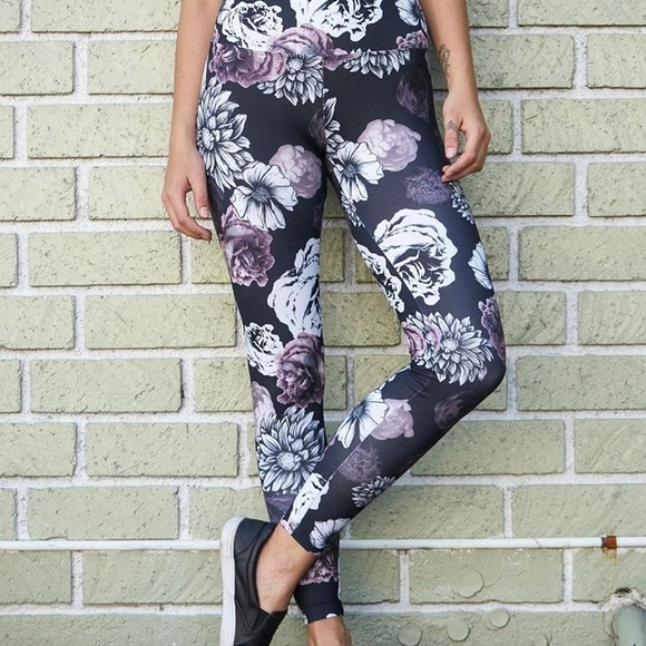 3 pairs women’s leggings size small - Picture 7 of 8